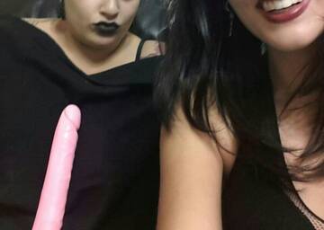 Cat, Eva e dildo <3